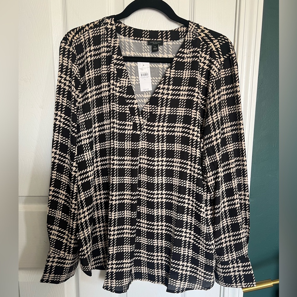 NWT Ann Taylor Black and Cream Plaid Pop-Over V-Neck Blouse SZ XL